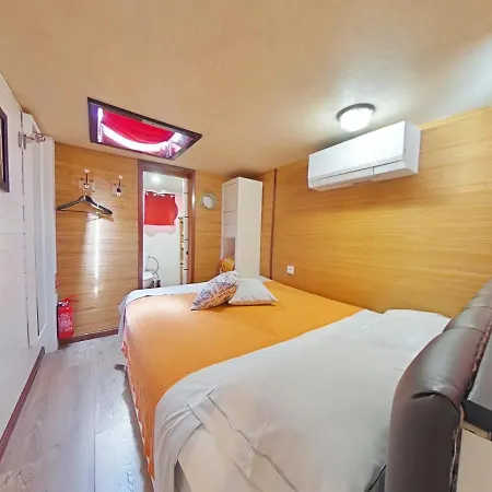 Peniche Mirage, Cabine Caravelle